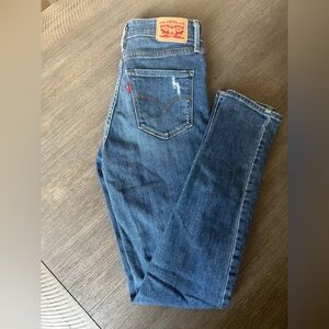 Size 27 high rise skinny Levi jeans. Holes in knees. Fit not tight at ankles.